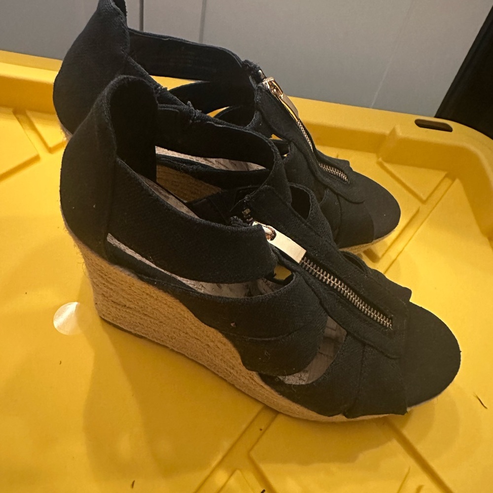 Merona Black and Tan Wedge Sandals - Picture 3 of 6